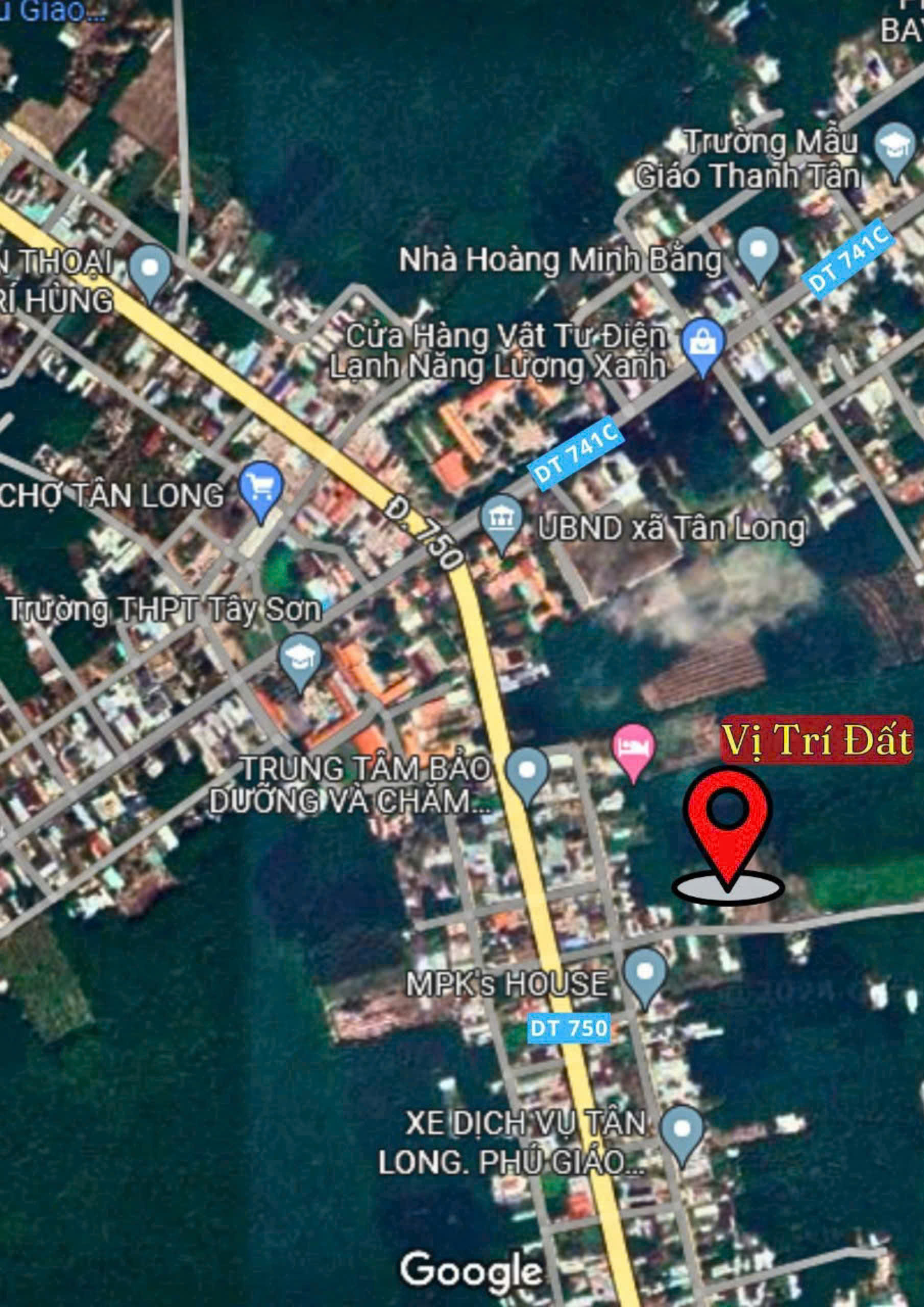  CẦN BÁN GẤP LÔ ĐẤT NGAY SAU LƯNG ỦY BAN CHỈ CẦN 300 TRIỆU CÔNG CHỨNG NGAY 