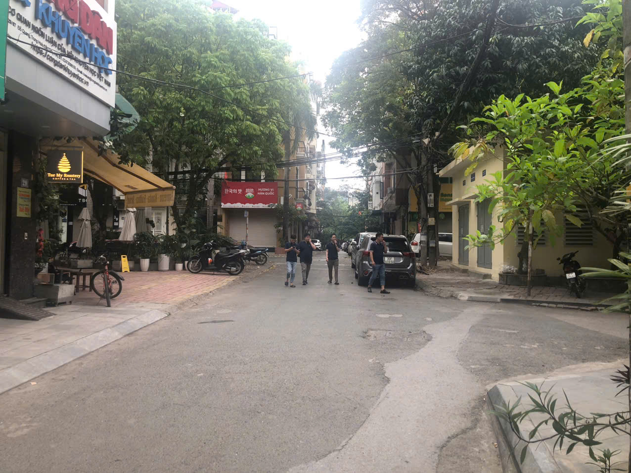  BÁN NHÀ PHỐ ĐỖ QUANG, CẦU GIẤY, Ô TÔ TRÁNH 40M2 4 TẦNG 18 TỶ. 