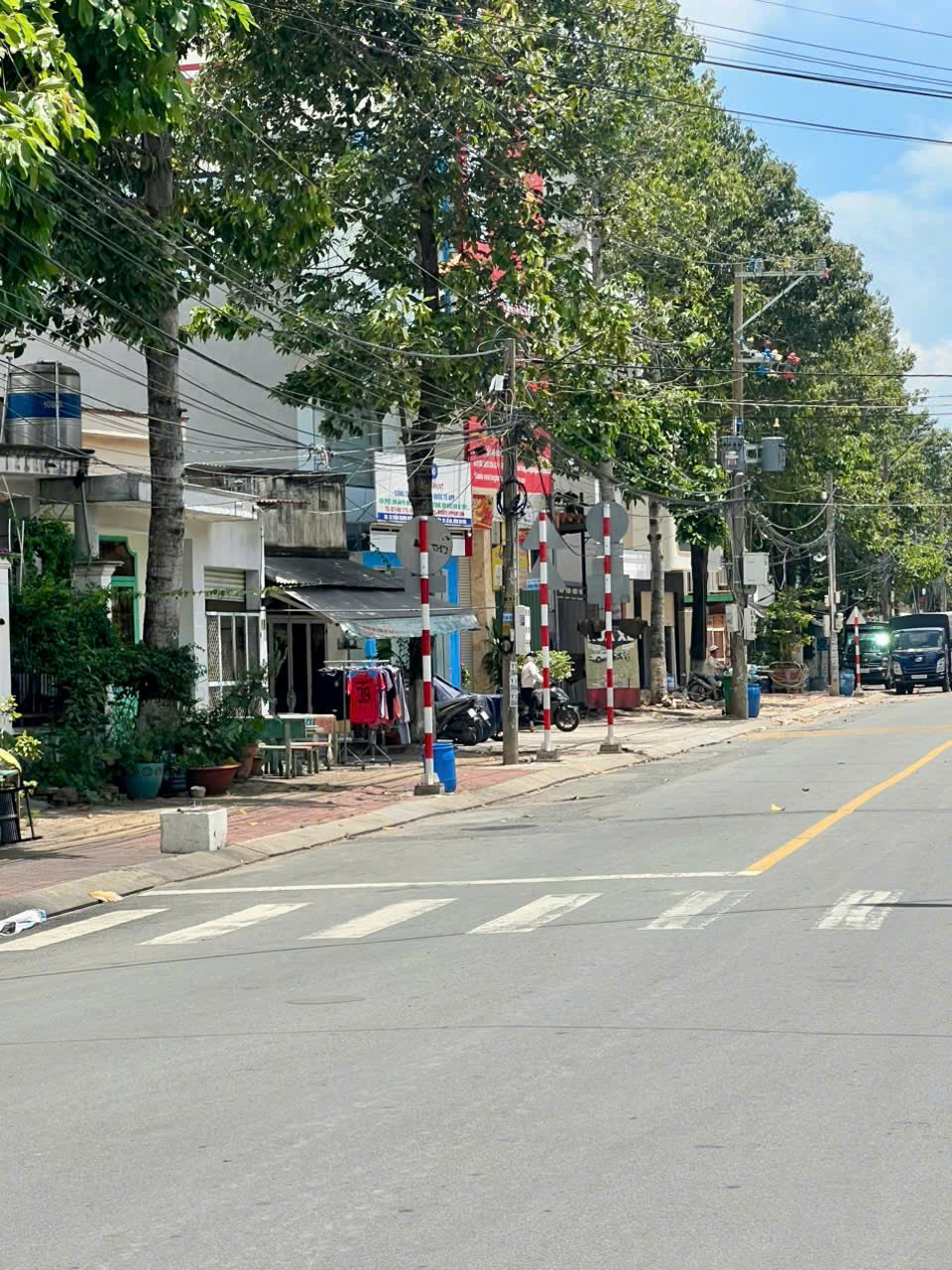  BÁN NHÀ 2 TẦNG 100M2- TRẦN QUANG KHẢI – HẺM Ô TÔ – GẦN BIG C (GO) DĨ AN. 