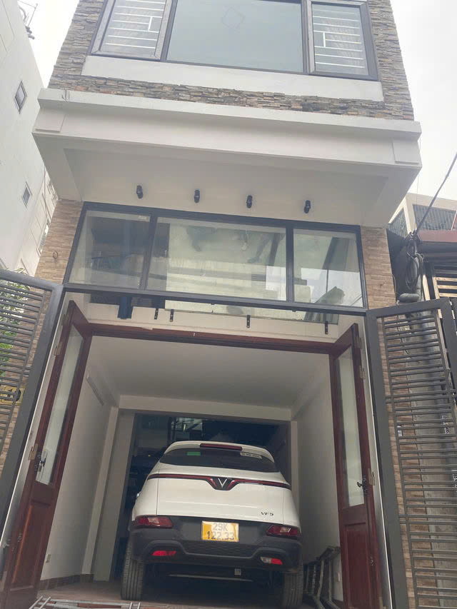  BÁN NHÀ ĐẸP NGÕ THÔNG Ô TÔ VÀO NHÀ Ngọc Thụy-Long Biênn 35m2, 5 tầng,7.6 tỷ. 