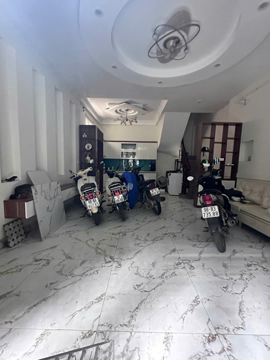  Bán nhà quận Hoàng Mai, 40m2, nhà đẹp, vị trí trung tâm, dòng tiền tốt 