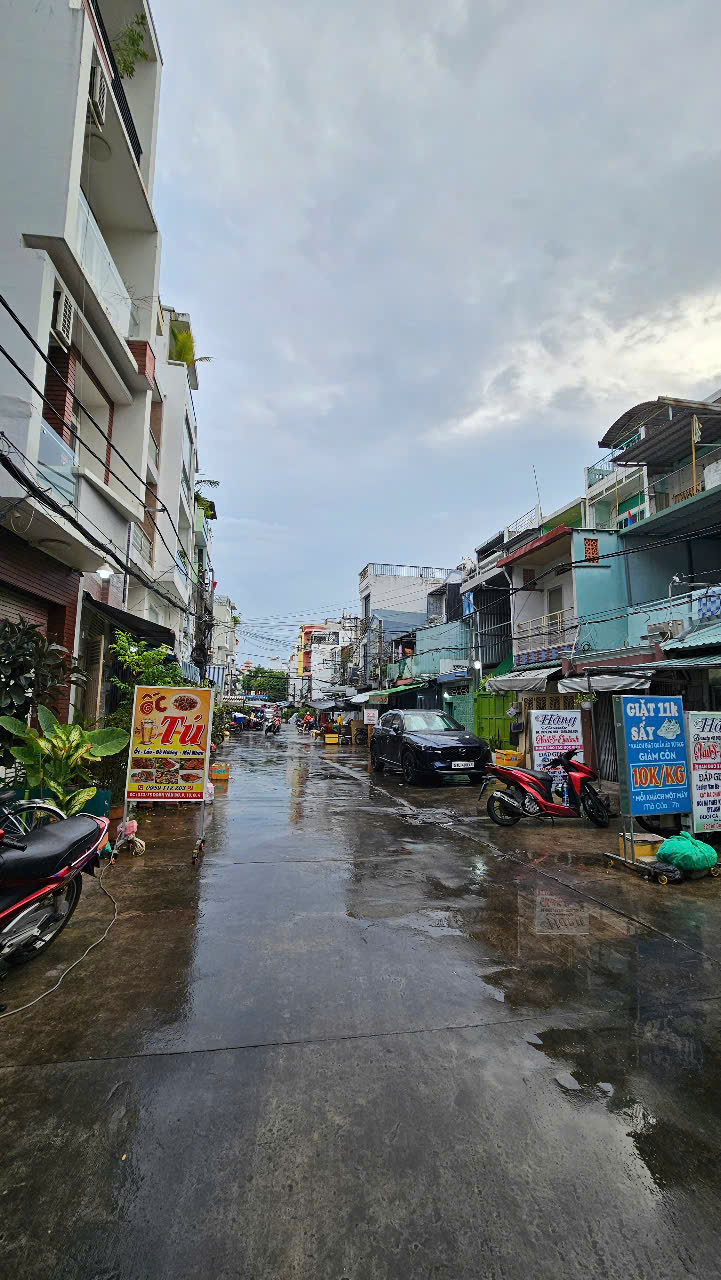  HẺM XE TẢI QUAY ĐẦU 
DIỆN TÍCH 16.8 M 3 TẤM
CÓ 1 TỶ 