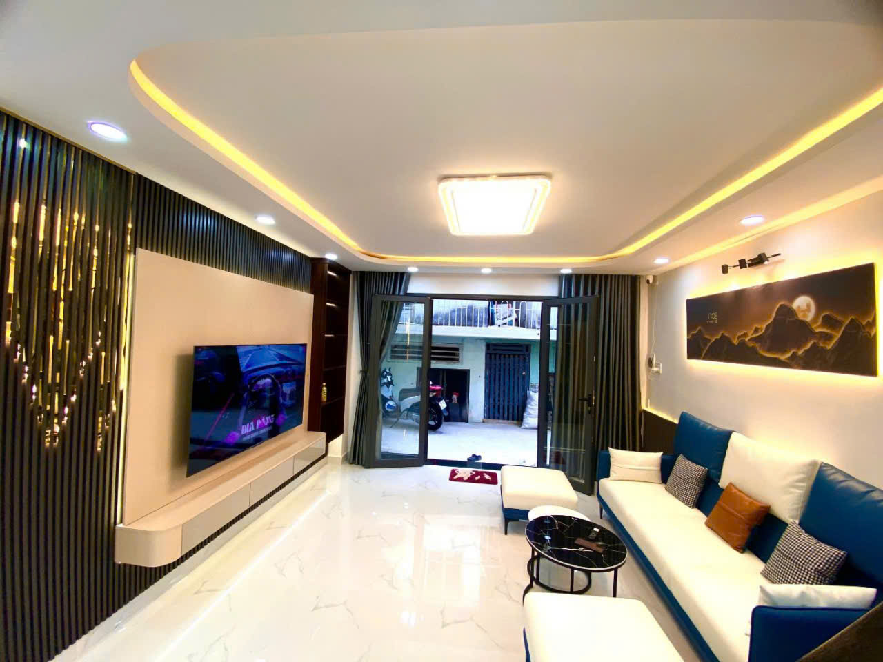  Bùi Văn Ba xe hơi ????cạnh nhà Q7
CÓ 6 TỶ 