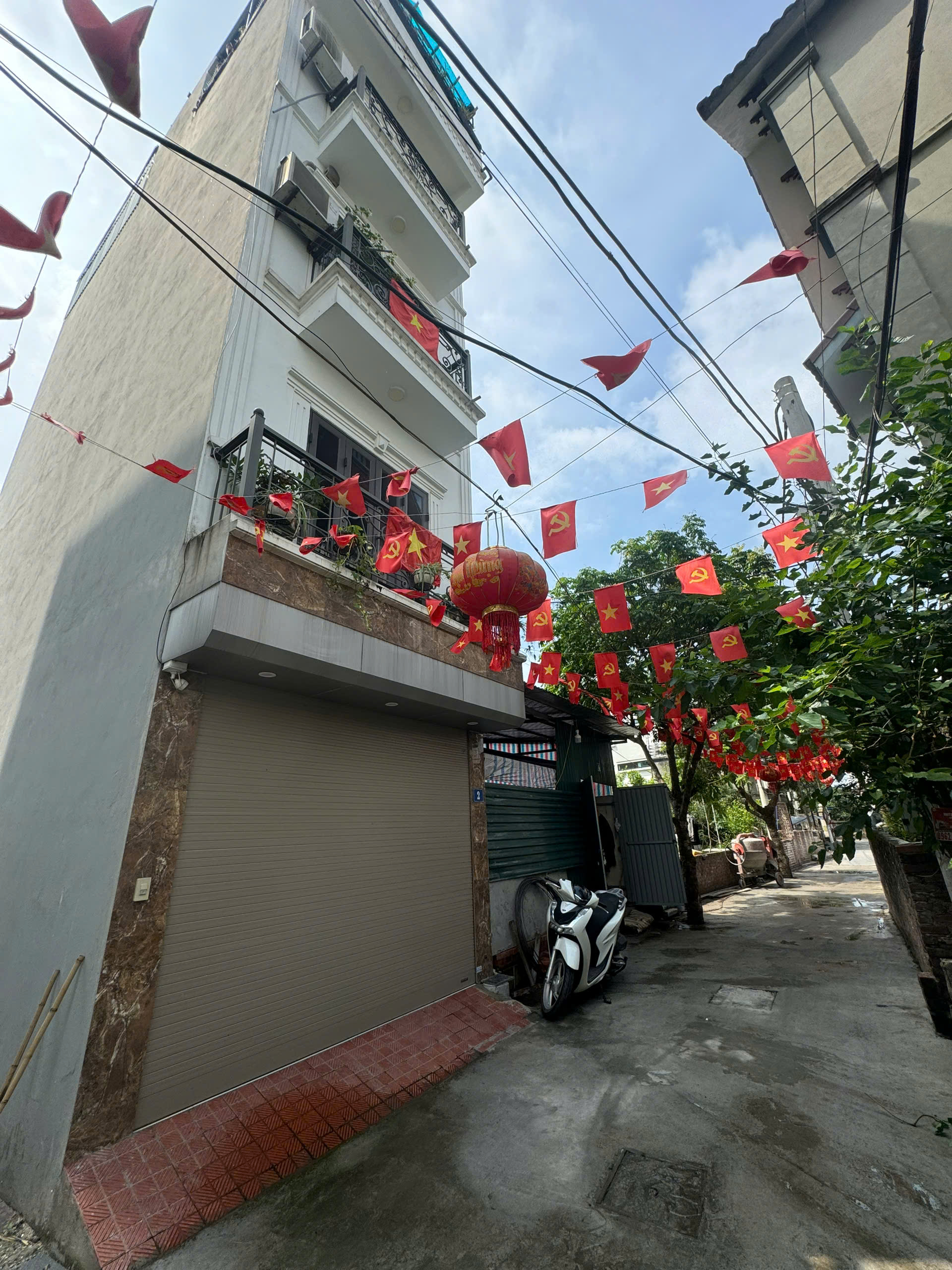  Bán Gấp Nhà Đẹp Phúc Lợi, 30m² , Ô Tô Đỗ Cổng – Gần Hồ Sen. 4.3 Tỷ! 