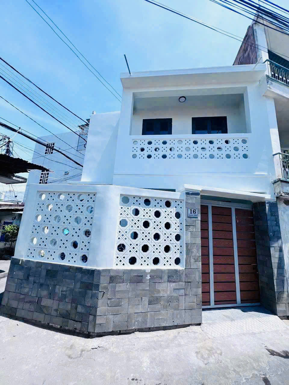  Bán đất 2 mat tiền tặng nhà C4 đường Ba Làng -phường Vĩnh Hoà 

-Diện tích: 229m2 ngang 13m
-Đường: Ba Làng
-Phường : Vĩnh Hòa
-Tỉnh/TP: Khánh Hòa 
-Giá bán: 60tr/m
-Mô tả tiện ích: vị trí gần biển, gần chợ, trường học
-Đường trước đất: 16m và 5,5 