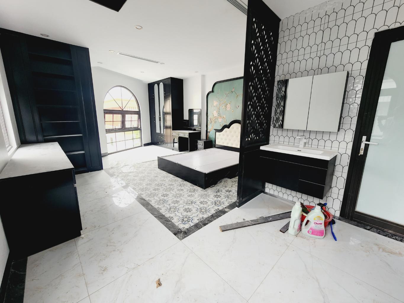  Bán nhà 6 tầng thang máy phố Lạc Long Quân, Tây Hồ, ô tô vào nhà, dân trí cao, 48m, 13 tỷ. 