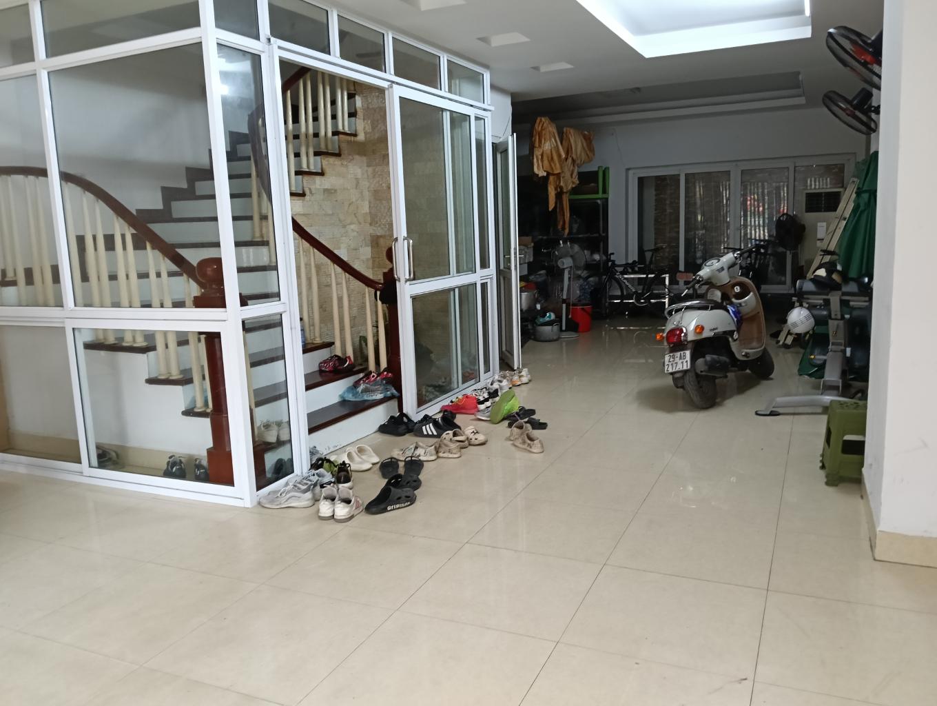  Bán nhà 5 tầng Võ Chí Công, Tây Hồ, ô tô lùi cửa, gần phố, lô góc, 48m, mt 5.2m, 12 tỷ. 