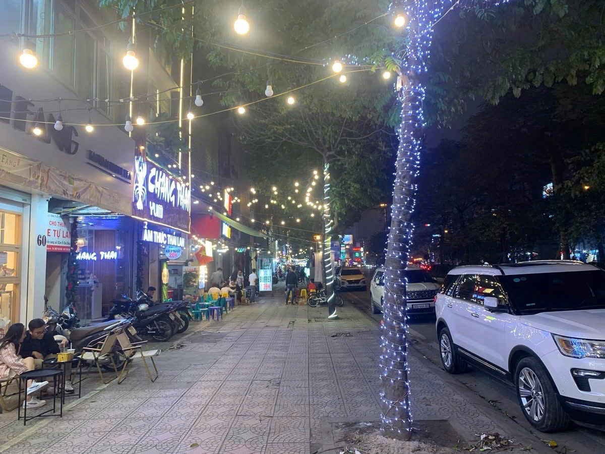  Mặt phố Ô Chợ Dừa ,Đống Đa,66m2,,1 mặt ngõ phía sau,vỉa hè đá bóng,kinh doanh ,dòng tiền cực tốt 