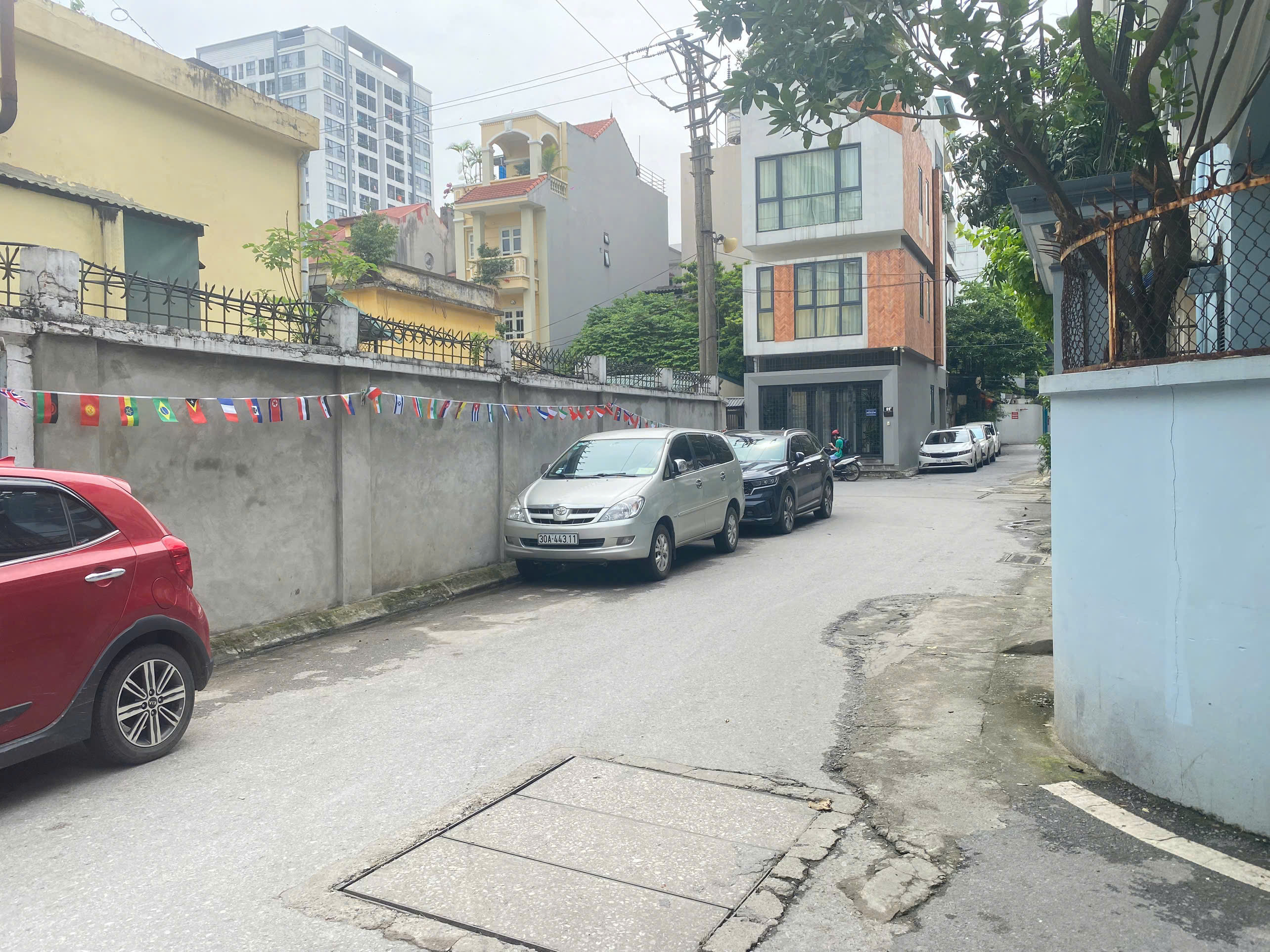  BÁN NHÀ NGUYỄN SƠN, LONG BIÊN, 6 TẦNG THANG MÁY – GARA Ô TÔ 7 CHỖ – FULL NỘI THẤT XỊN – NHÀ ĐẸP NỞ HẬU, MT 4,5M. 