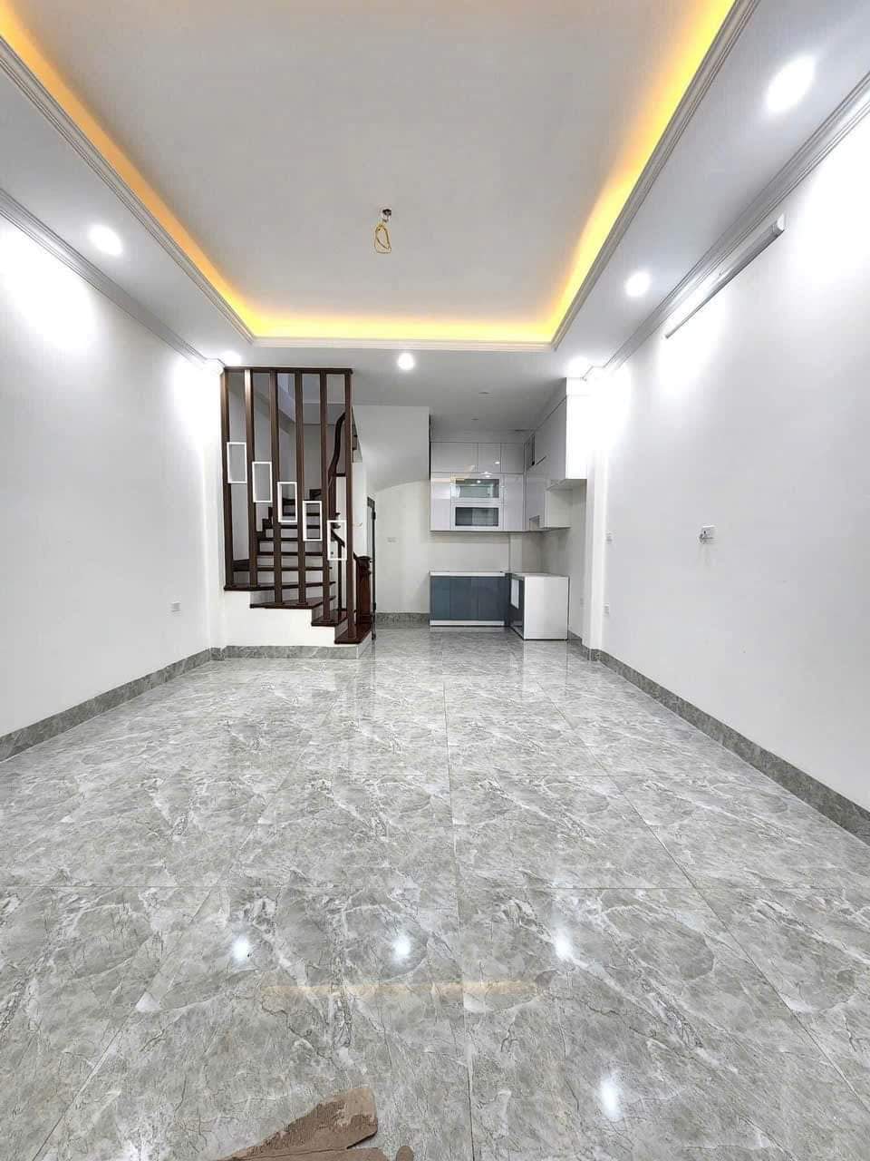  Nhà 5 tầng x 37m giáp Nam Từ Liêm ( chợ Vân Canh ) - Ngõ 3m, 50m ra bãi xe ô tô - giá 6 tỷ 