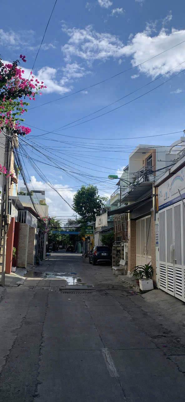  bán nhà 2 mặt tiền 
 đường Hương Sơn & Yên Thế diện tích: 99.2m²  Giá bán: 6 tỷ 200 triệu - Lh : Ngoc Bich Land 