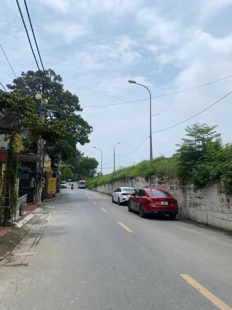  Cần bán  137m ĐẤT, Bát Khối,long Biên MT 7.5m giá 15 TỶ ,oto KD,phù hợp xây biệt thự sân vườn ,nhà dòng tiền. 