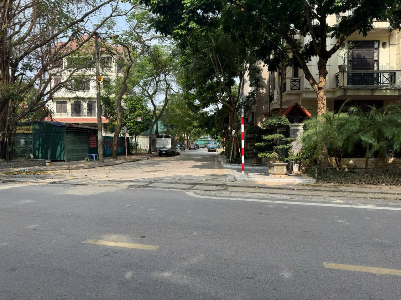  VỊ TRÍ ĐẮC ĐỊA – LÔ GÓC HIẾM – VỈA HÈ RỘNG – KINH DOANH – XÂY BIỆT THỰ

???? 