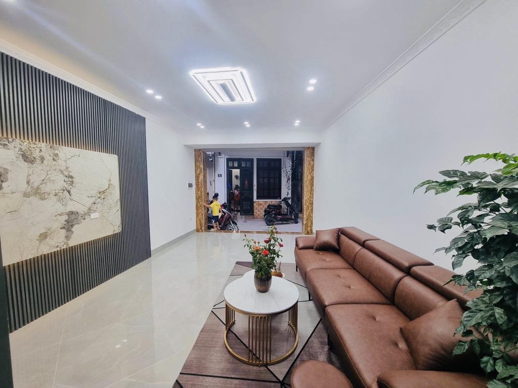  Bán nhà khu phân lô Lê Trọng Tấn, thang máy, ô tô vào nhà. 13,9 tỷ 