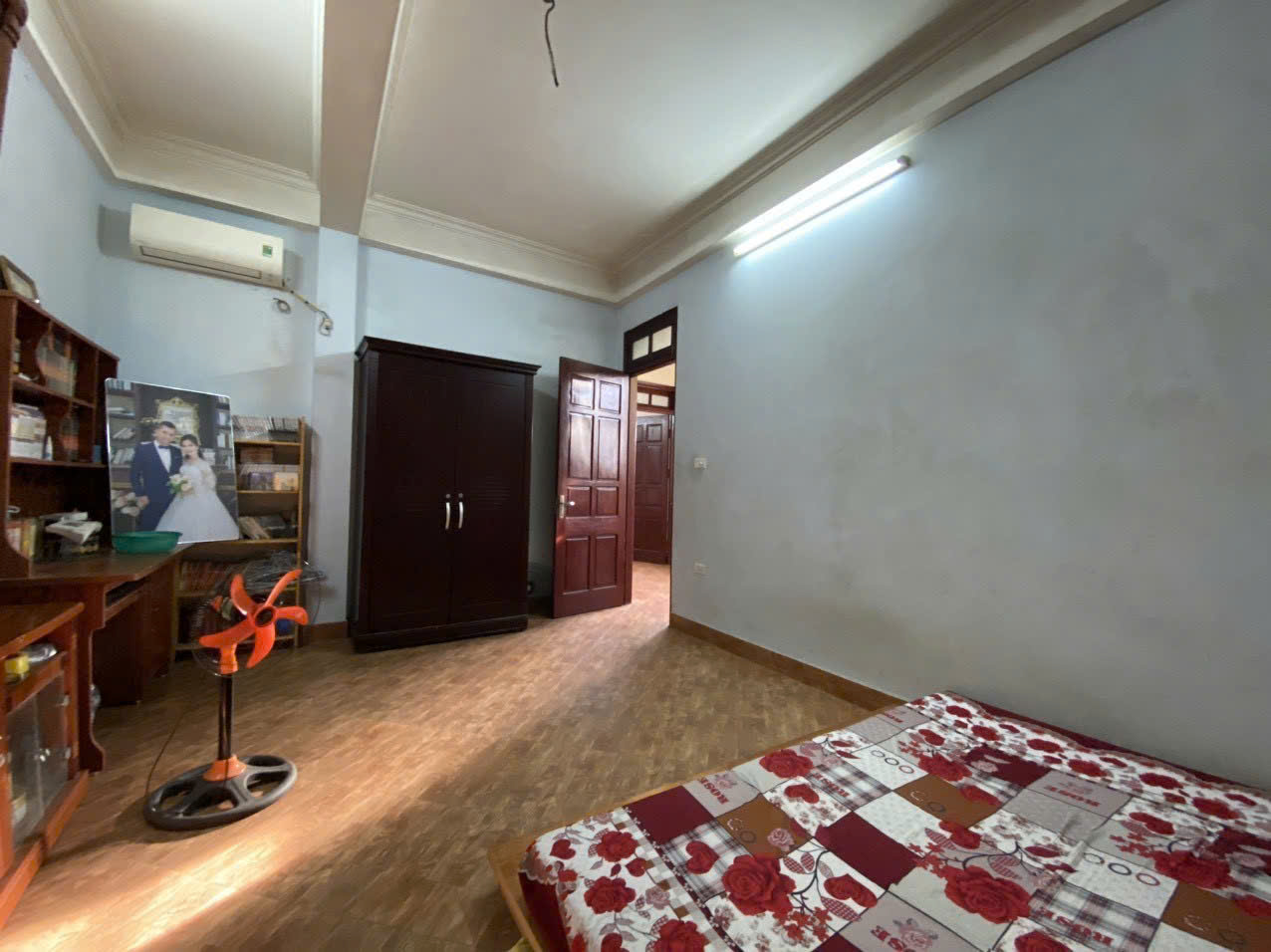  ???? BÁN NHÀ TRUNG TÂM NGUYỄN VĂN CỪ – LONG BIÊN
???? Giá: 7.85 tỷ  ???? Diện tích: 61m²  ???? Mặt tiền: 4m  ???? Chiều sâu: 5.8m 