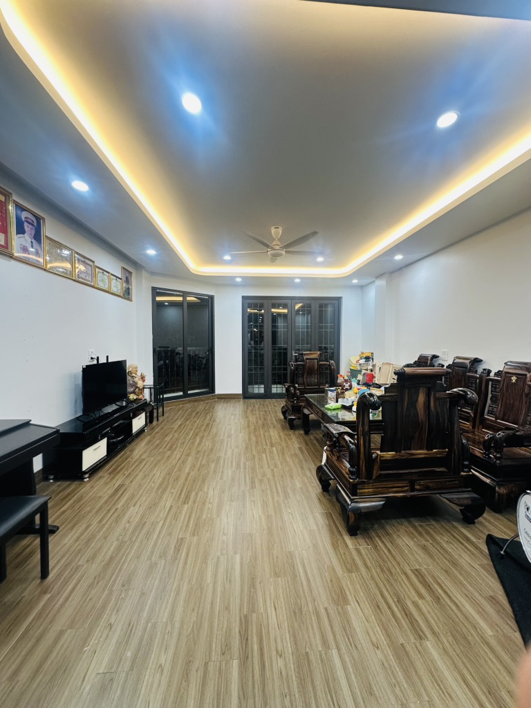  Bán nhà 5 tầng phố Phùng Chí Kiên, Cầu Giấy, lô góc, sát ô tô, kinh doanh, 45m, 12 tỷ. 