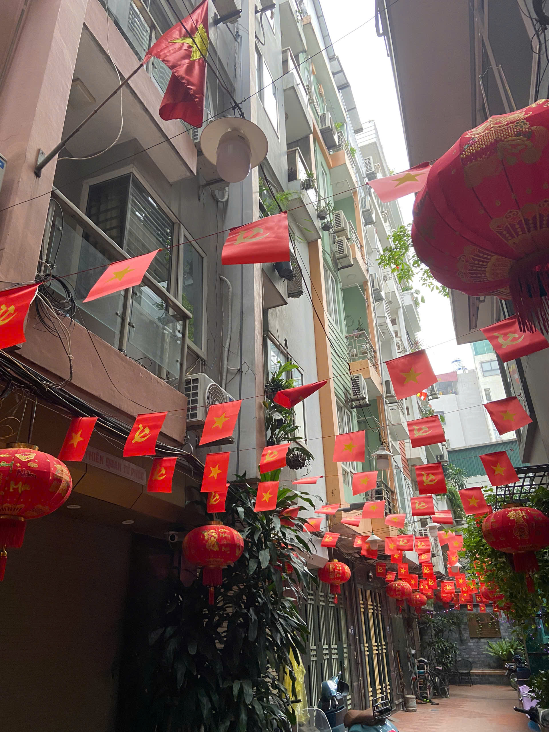  Bán nhà 6 tầng phố Trịnh Công Sơn, Tây Hồ, sát hồ sen Tây Hồ, kinh doanh, 37m, 9.5 tỷ. 