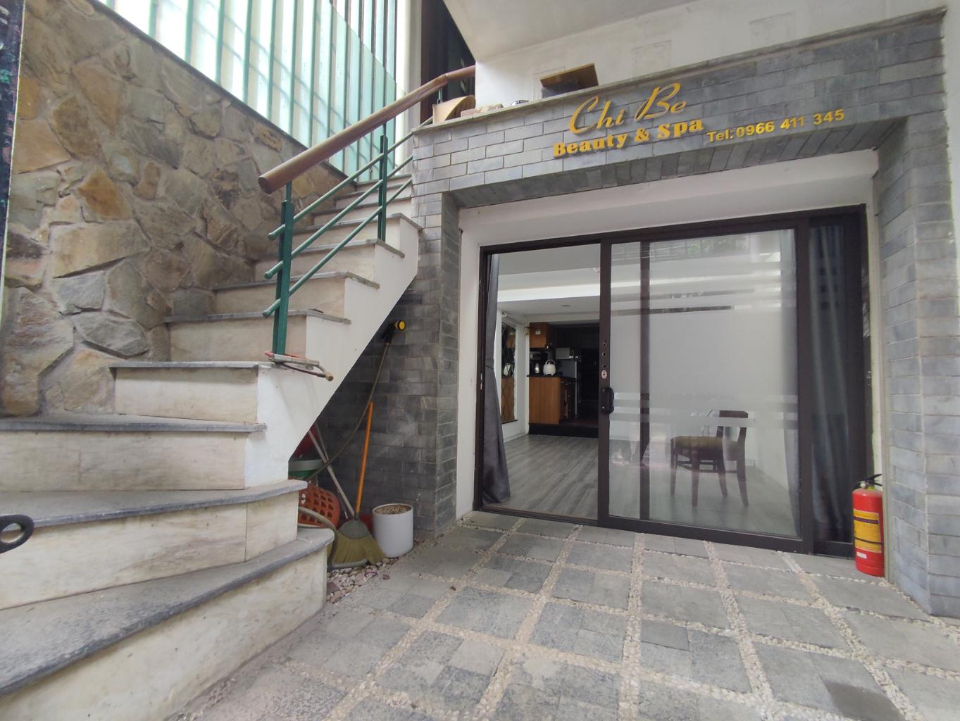  Tòa 6 tầng dòng tiền phố Lạc Long Quân, Tây Hồ, gần hồ, trước nhà thoáng sáng, 37m, 9.5 tỷ. 