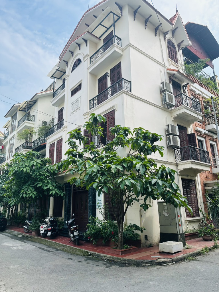  Bán nhà mặt phố Âu Cơ, Tây Hồ, bên trong đê, mặt tiền khủng gần 7m, 42m, 15 tỷ. 