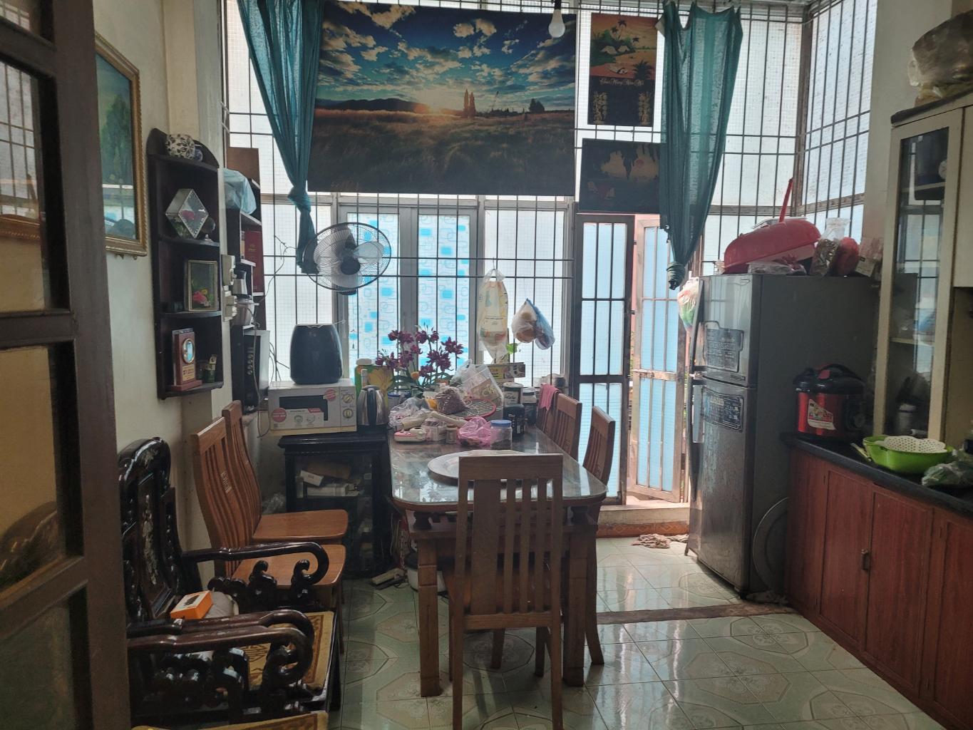  Mặt phố Nghi Tàm, Tây Hồ, mặt tiền khủng 7m, ô tô đỗ cửa ngày đêm, 42m x 3T, 15 tỷ. 