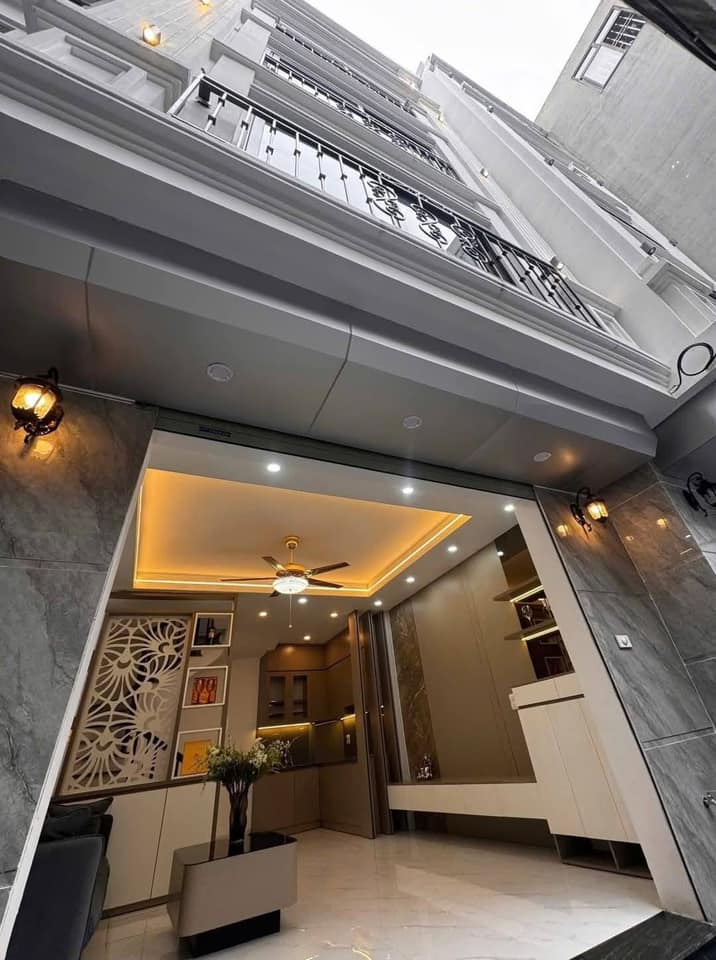  Chỉ 9 tỷ, Rước Nhà TT Quận Cầu Giấy, gần 40m2, 6 Tầng, Thang máy chạy vù vù, Ô Tô Đỗ Cửa, Kinh Doanh 