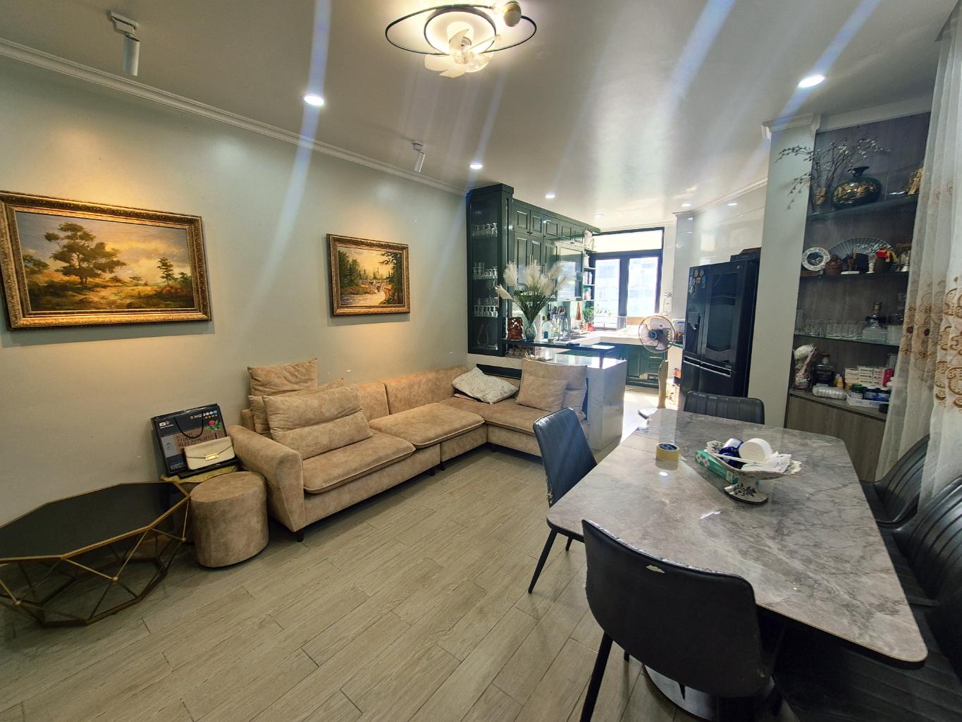  Bán nhà phố Trích Sài, Tây Hồ, gần hồ, vị trí cực kì thoáng, ngõ thông, 45m, 6 tầng, 15 tỷ. 