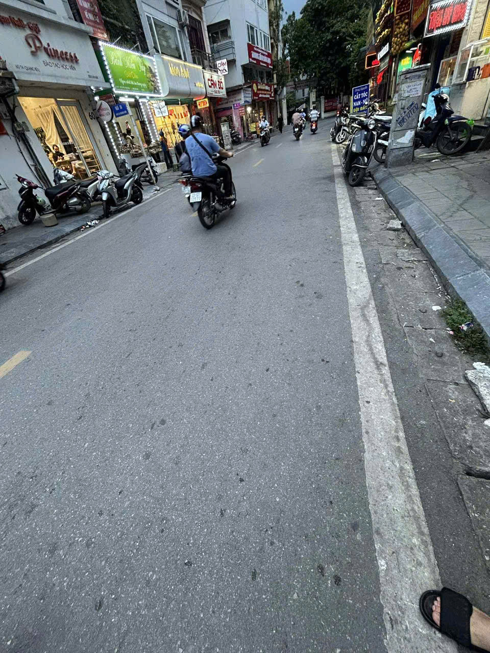  Mặt Phố Hoa Lư, Hai Bà Trưng,cạnh ĐH Bách Khoa,vỉa hè ,kinh doanh,33M2,6T, 16 tỷ 