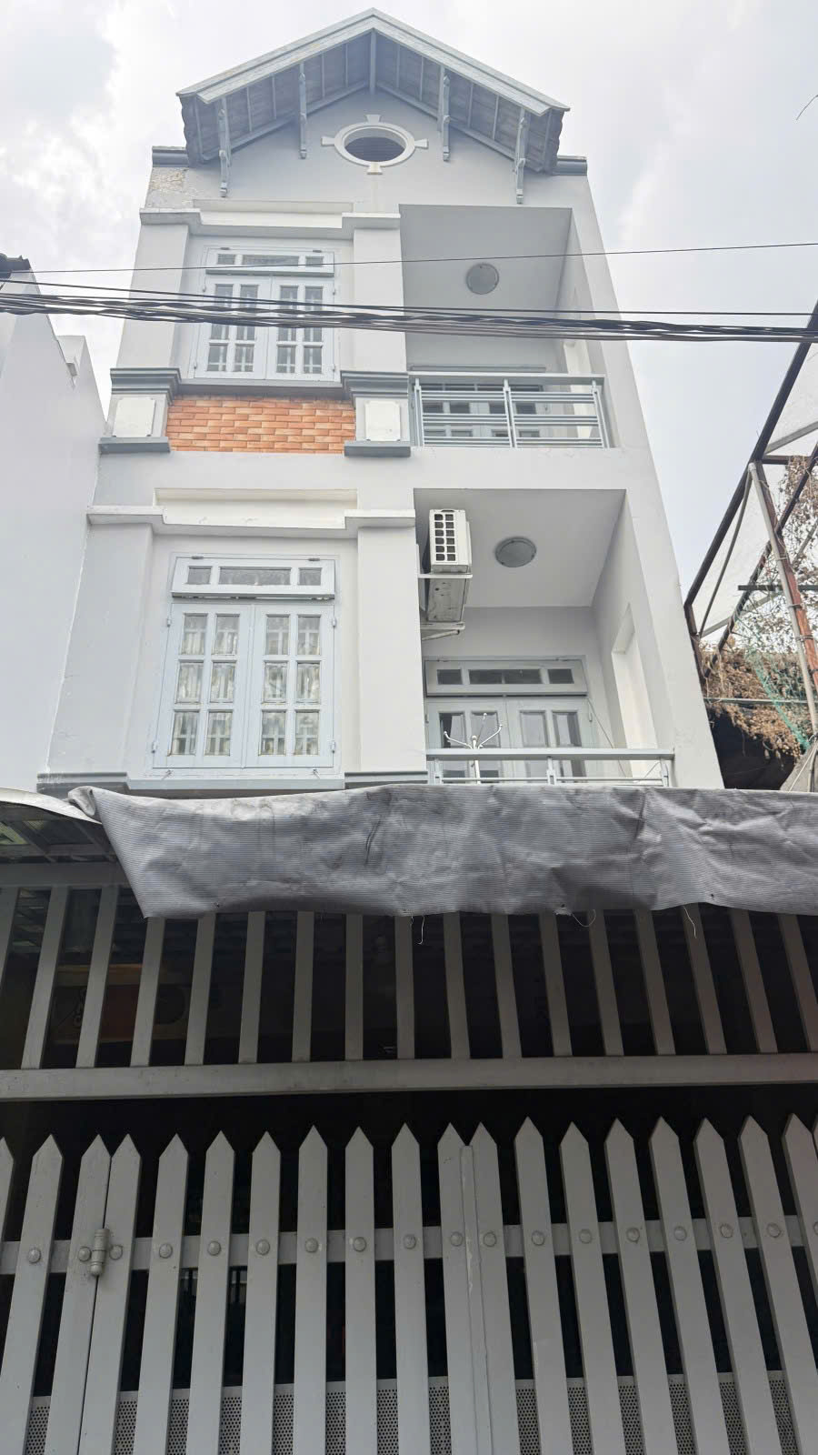  GIÁP TÂN BÌNH - DT: ( 4 X 18 ) - 3 TẦNG - 4PN - HẺM XE HƠI - HOÀN CÔNG ĐẦY ĐỦ - CHỈ 6,3 TỶ. 