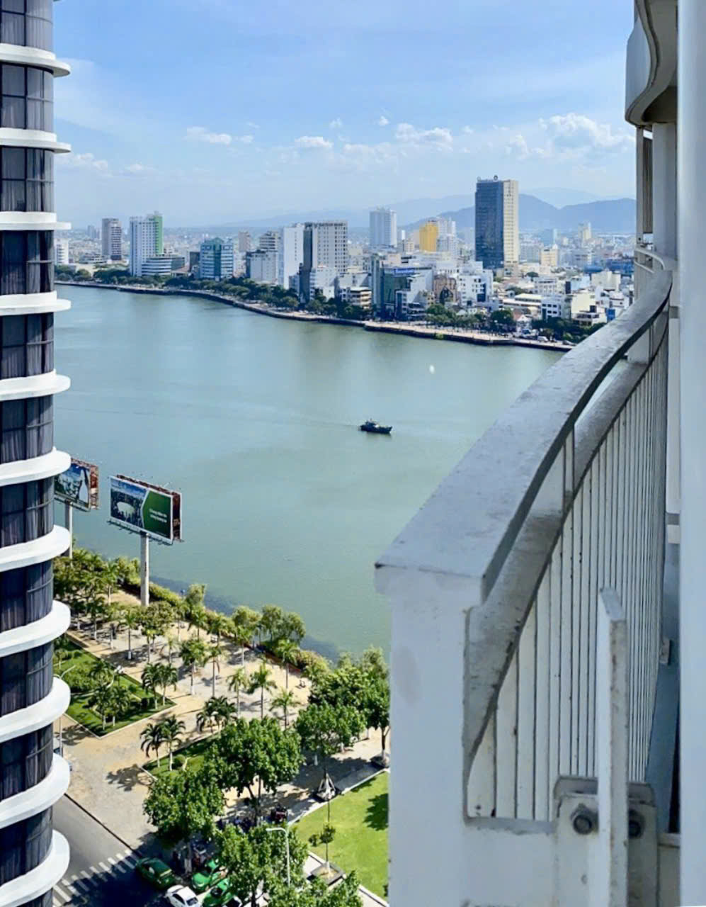  *Bán tòa nhà 7 tầng, 2MT, ngang 9m, đường Nguyễn Du, sát sông Hàn,cho thuê 100tr/th. 