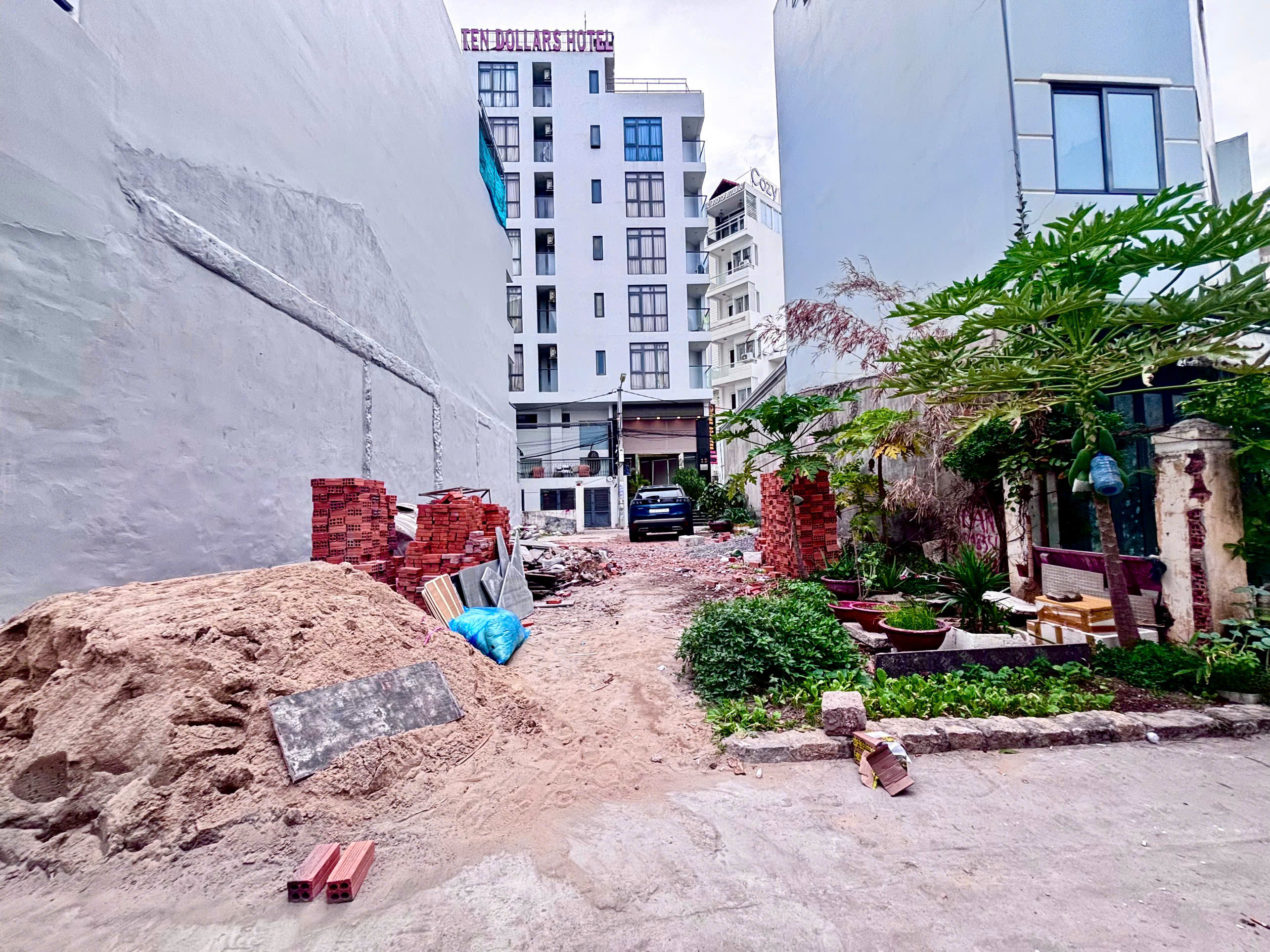  bán nhanh lô đất 2 mặt tiền cực đẹp gần biển- hẻm tuệ tĩnh phường lộc thọ Nha Trang Vị trí đắc địa:
 Hẻm Tuệ Tĩnh, phường Lộc Thọ Diện tích: 159m² 