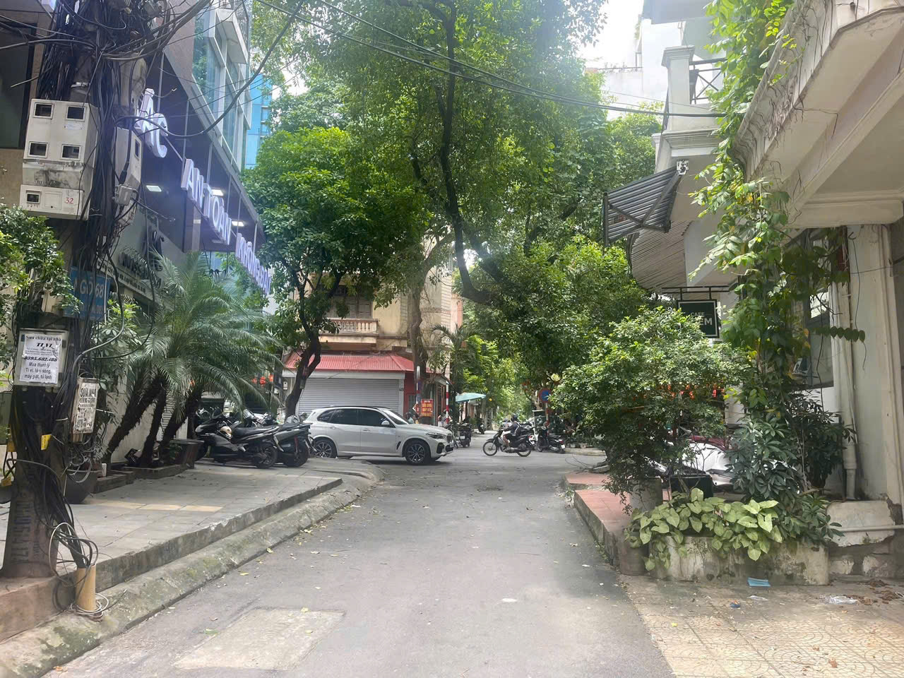  Nhà ở vị trí cực vip,ngay mặt phố phân lô,vỉa hè kinh doanh,ô tô tránh,sổ vuông đẹp, 17 tyr5,Trần Quang Diệu 