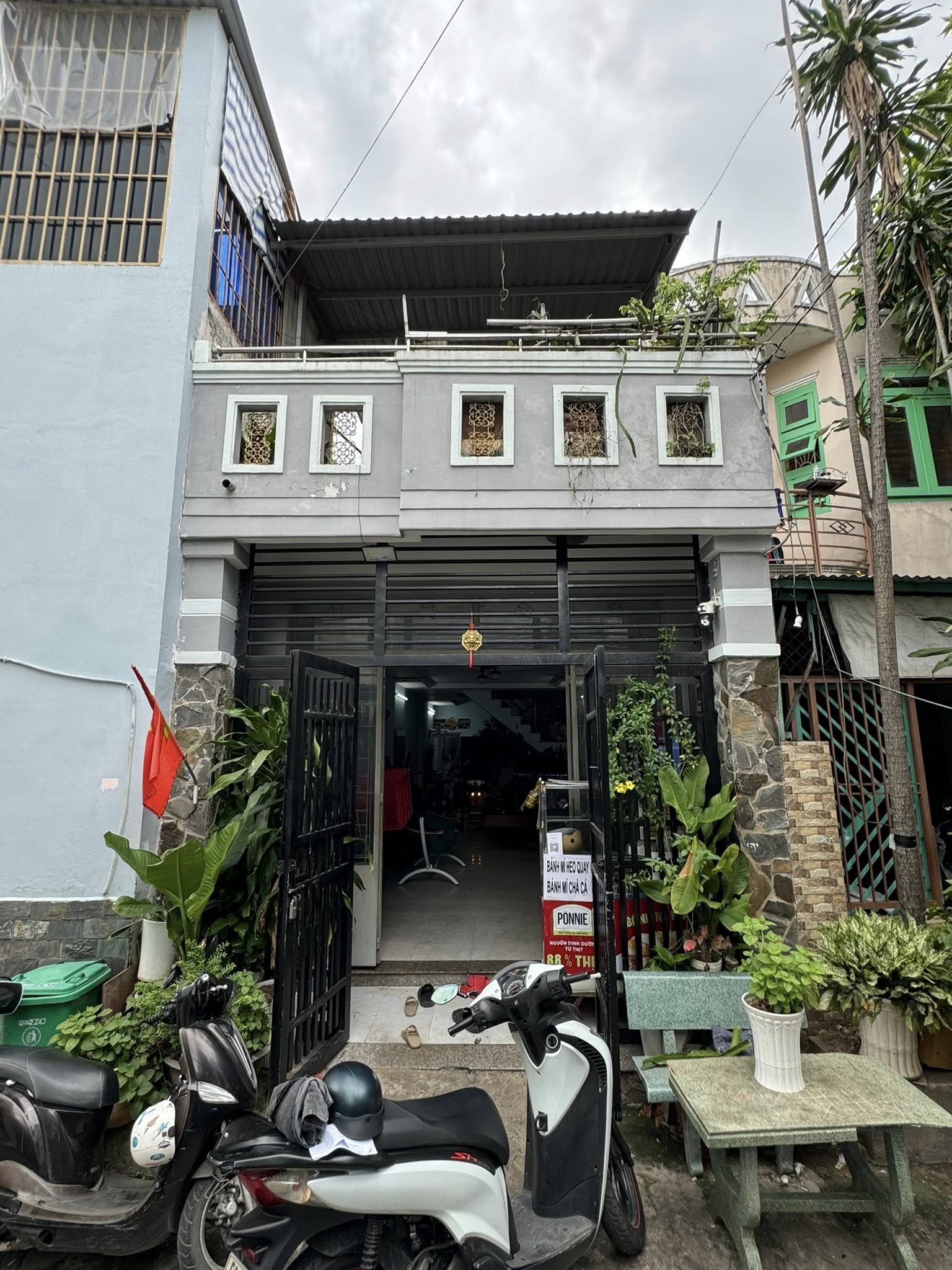  Bán nhà 60/ đường số 4 - Gò Xoài. Bình hưng hoà A. Q BTDT: 4 x 16. 1 lầu 2PN+1P thờ + ST Giá: 5.5 tỷ TL 
