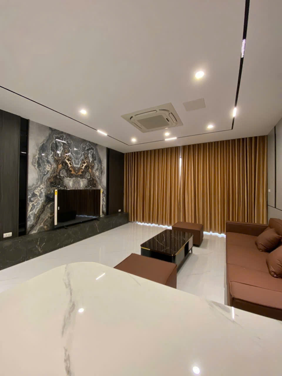  ???? SIÊU PHẨM THANG MÁY – NGỌC THỤY – 52M2 x 6 TẦNG – CHỈ 13.9 TỶ
????Vị trí đắc địa, gần Khai Sơn, công viên, trường học các cấp 