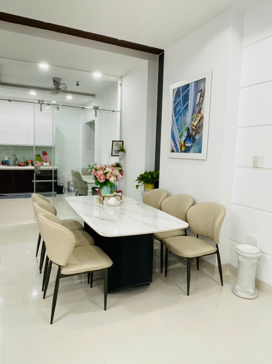  Cần Bán nhà đẹp mặt tiền Nguyễn Hữu Huân, Tân Tiến, TP Nha Trang.
 DT: 137,62m² 
Giá: 18tỷ1 (Thương lượng. ).
Sổ hồng chính chủ. (đã hoàn công).
Lh : Hồng 