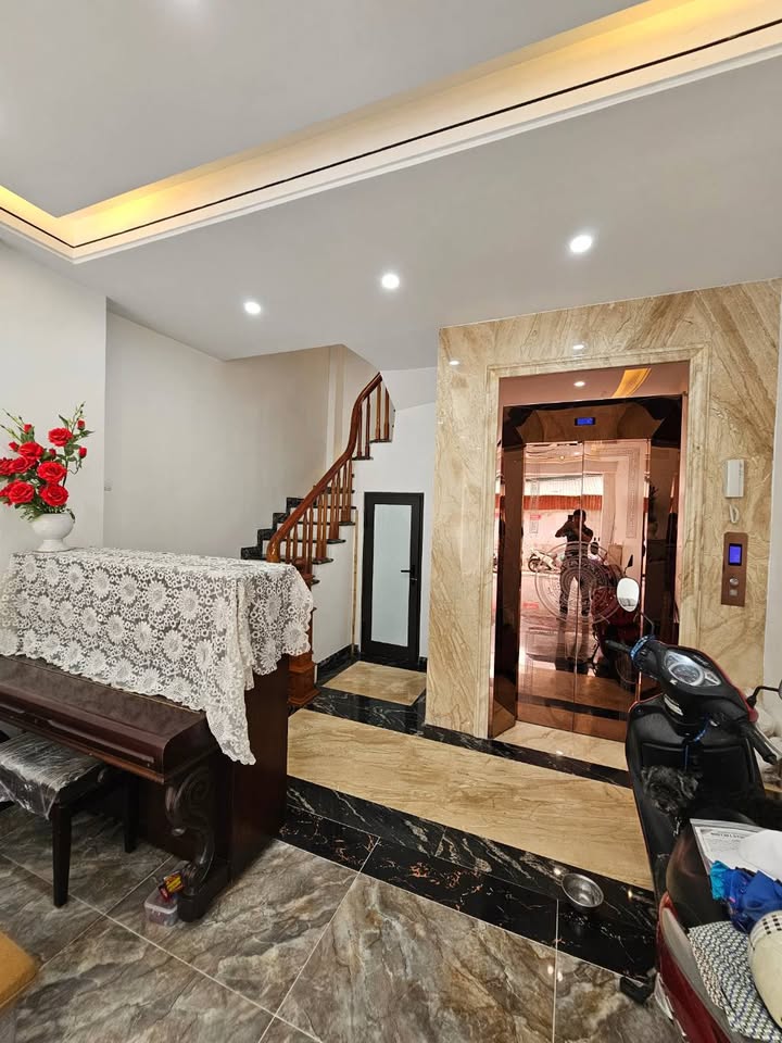  ????????????????????NHỈNH 11T - NHÀ 6 T MỚI TINH- Ô TÔ 7 CHỖ VÀO NHÀ -KẺ TẠNH- LONG BIÊN 