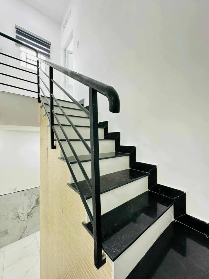  GẦN CÔNG VIÊN LÊ THỊ RIÊNG – NHÀ MỚI DỌN Ở NGAY – HXH CMT8 – GẦN 60M². CHỈ 8.7 TỶ 