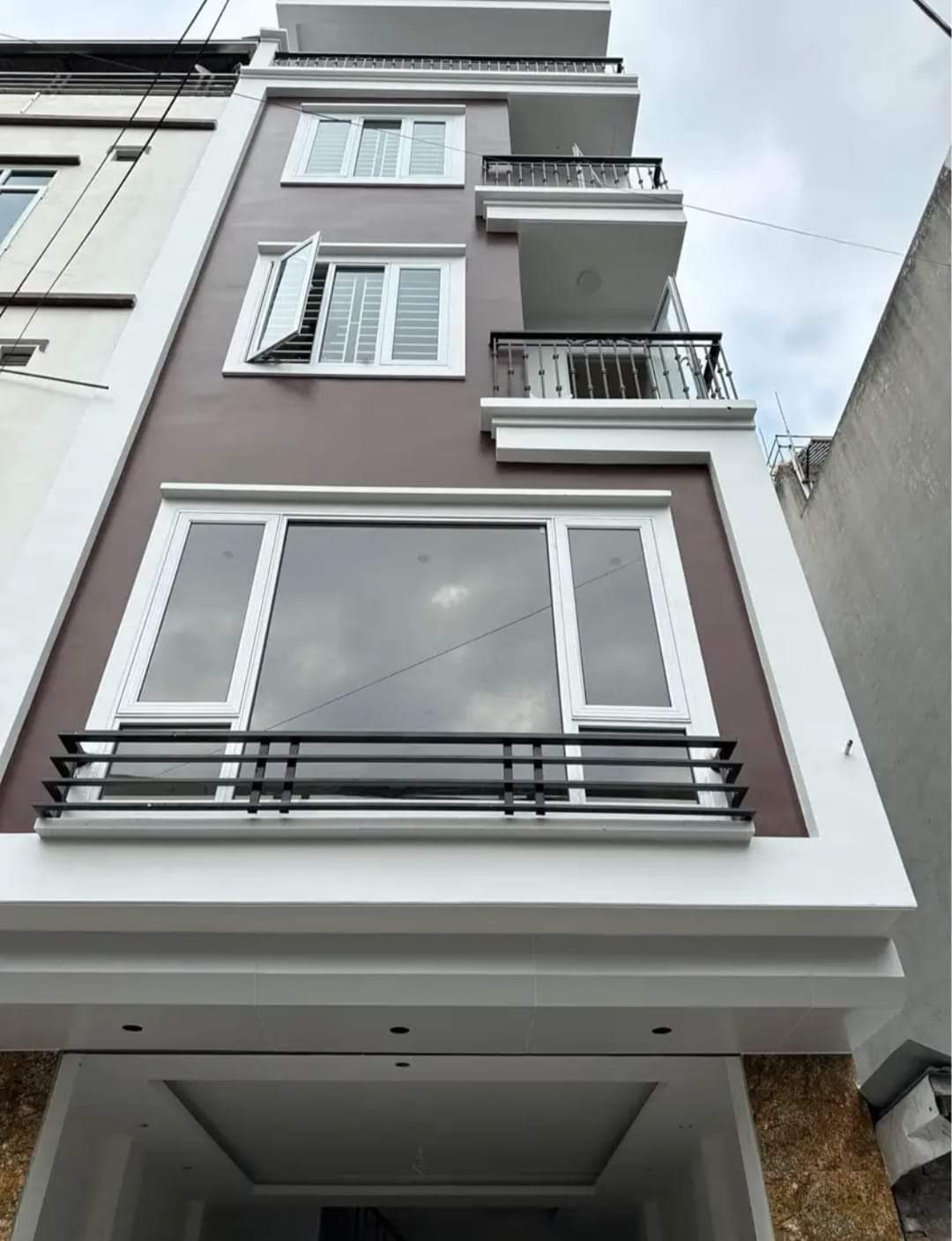  NHÀ ĐẸP HỌC VIÊN TÀI CHÍNH - BẮC TỪ LIÊM - DT33M2 - 5 TẦNG - GIÁ 5,4 TỶ 
NGÕ THOÁNG , SÁNG , TRUNG TÂM 