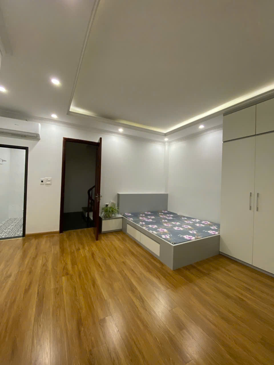  BÁN NHÀ NGỌC THỤY - 30M² x 5 TẦNG - FULL NỘI THẤT - Ô TÔ QUA - 6.6 TỶ 