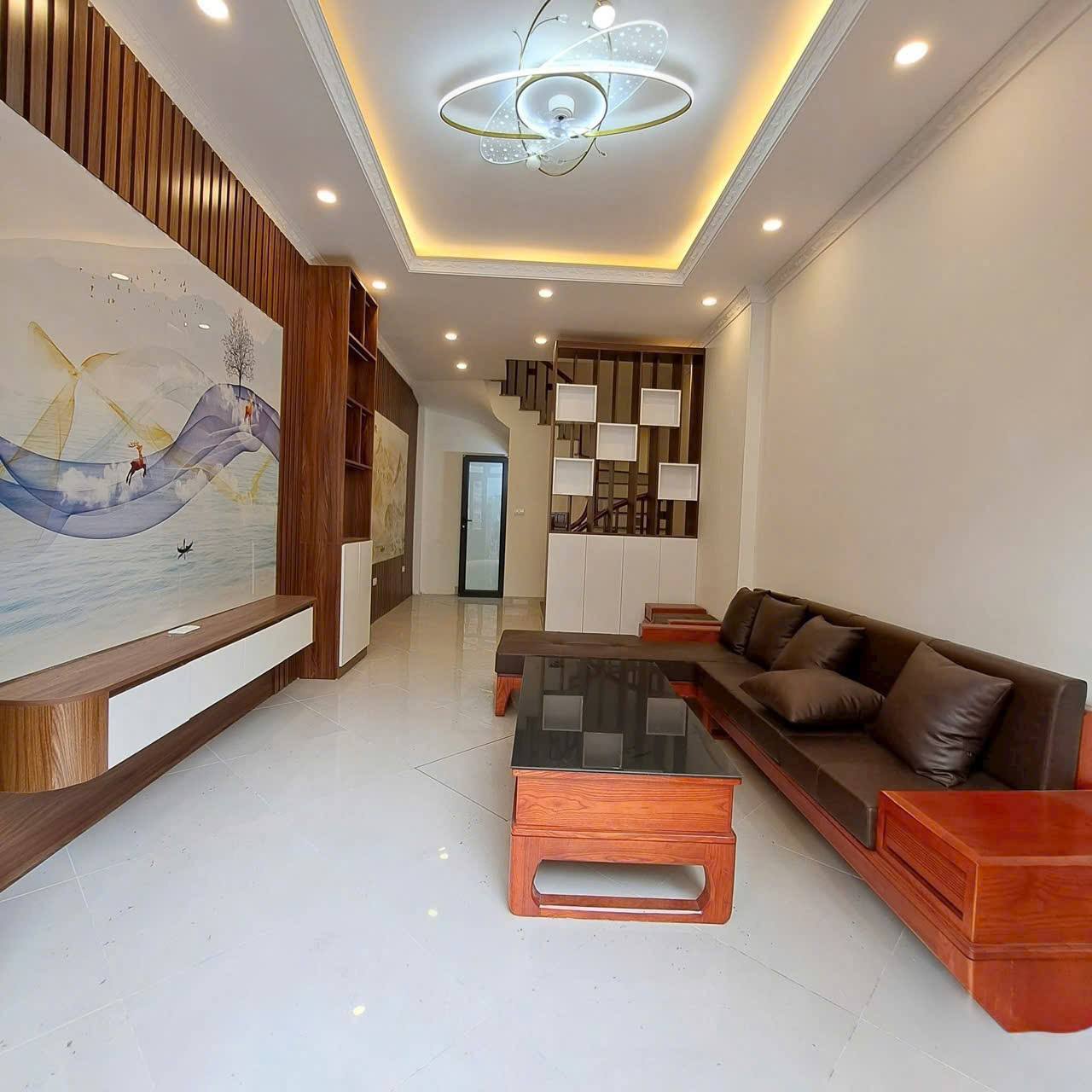  BÁN NHÀ NGÔ GIA TỰ, LONG BIÊN, NHÀ XÂY MỚI, GẦN Ô TÔ, GIAO THÔNG DI CHUYỂN THUẬN TIỆN, 6 TẦNG. 
