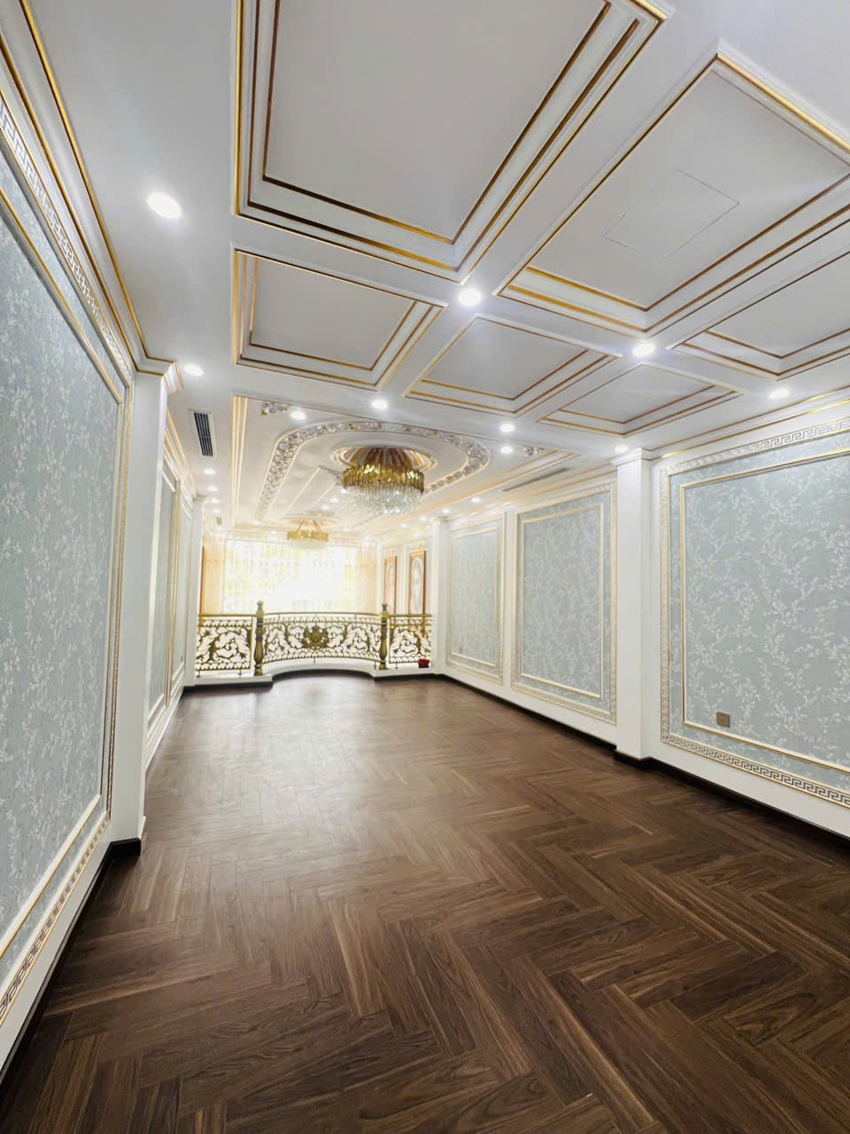  ???? MẶT PHỐ NGÔ GIA TỰ - 7 TẦNG THANG MÁY - KINH DOANH ĐỈNH - NỘI THẤT CHÂU ÂU
???? Ngô Gia Tự - Long Biên  91.4m²  7T  MT 4m  30 Tỷ 