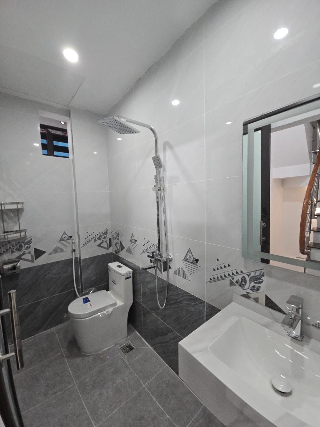  SIÊU PHẨM TRUNG TÂM NGÃ TƯ SỞ  5 TẦNG, THANG MÁY, 3 MẶT THOÁNG – CHỈ HƠN 13 TỶ 
