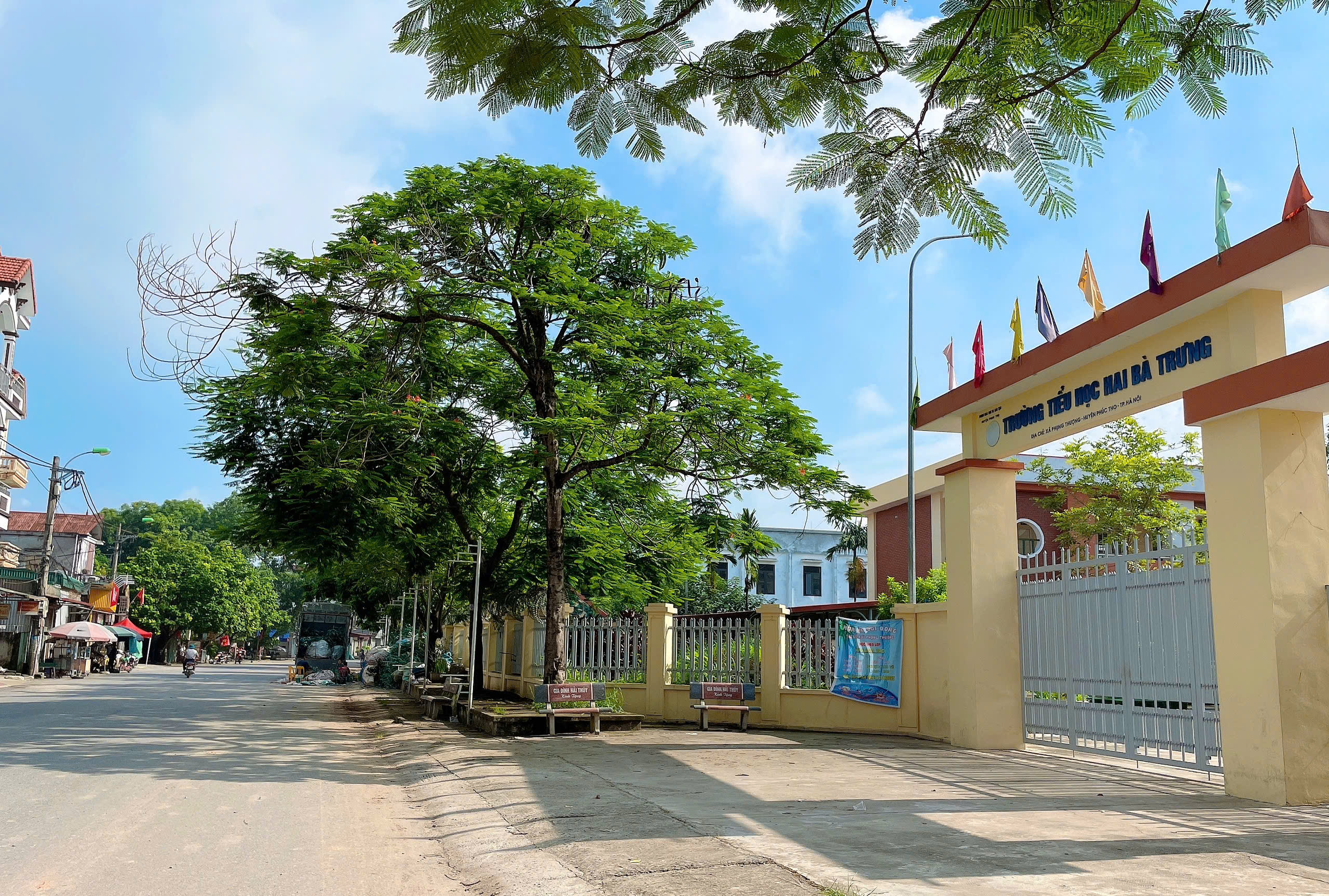  Bán đất Phúc Thọ Hà Nội ,100m2,phân lô vỉa hè ô tô tránh 