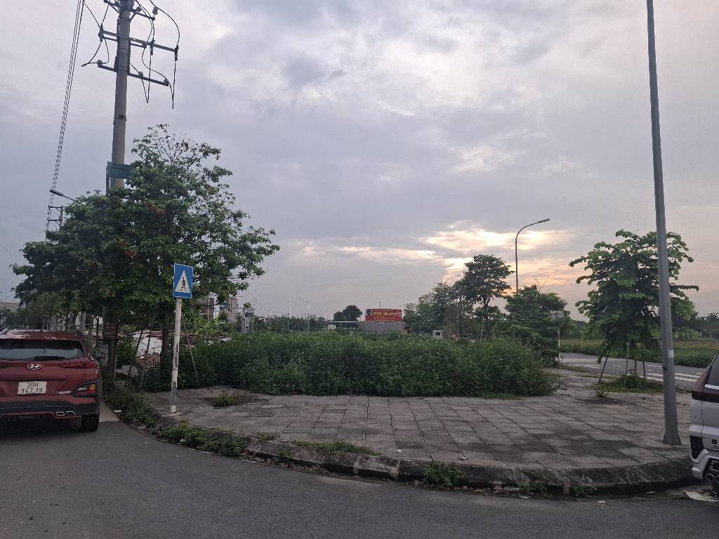  Bán Đất Đông Hội Đông Anh - Hàng xóm vin cổ Loa - Tái định cư bộ công an - 90m m mặt tiền 6m - oto tranh - kinh doanh - 15.5 tỷ ( Thương lượng) 