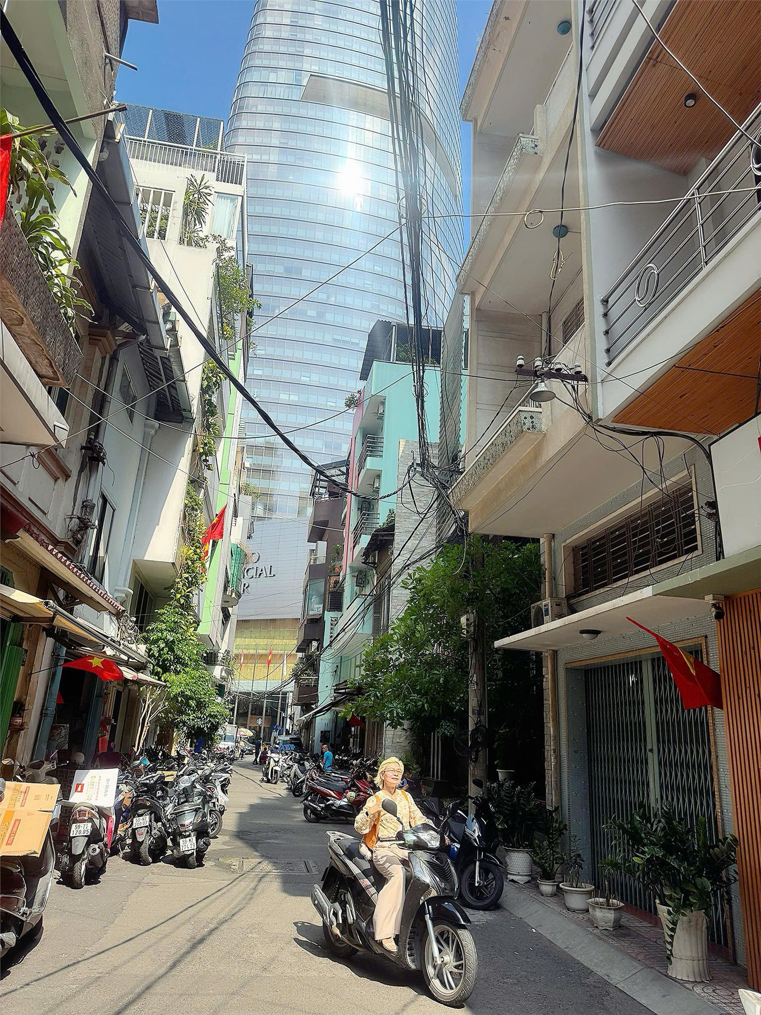  SIÊU PHẨM BÁN NHÀ 3 MẶT TIỀN THÔNG HÀM NGHI & NGUYỄN HUỆ & HẢI TRIỀU - VIEW TÒA NHÀ BITEXCO HƯỞNG TRỌN TIỆN ÍCH TẠI ĐẤT KIM CƯƠNG HIẾM NÀY 