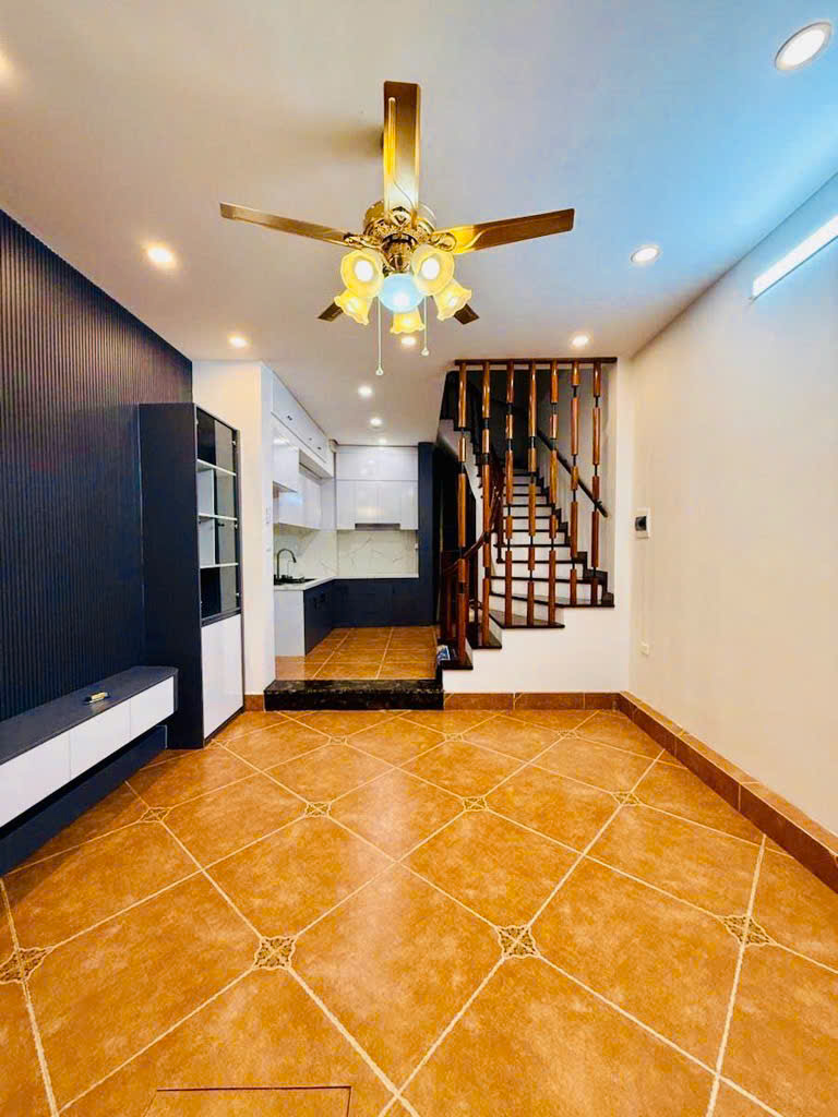  Nhà gần Hồ Tây – 32m2 x 5 tầng – CỰC HIẾM – GIÁ 8.5 TỶ 