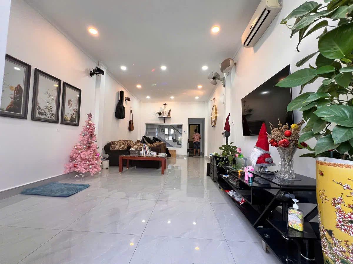  Villa MT Nguyễn Đình Chính, 5.7x23.5m nở hậu 8m,  CPXD 7 tầng, 0772 727 550 