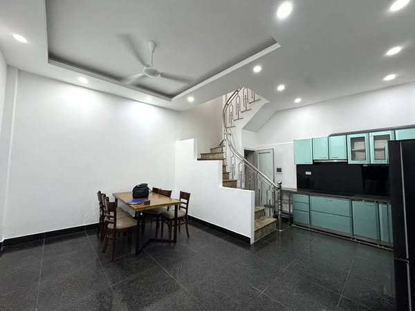  Bán nhà phố Hào Nam Cát Linh, ô tô vào nhà, lô góc, 60m², mặt tiền 5.5m – chỉ 16 tỷ 