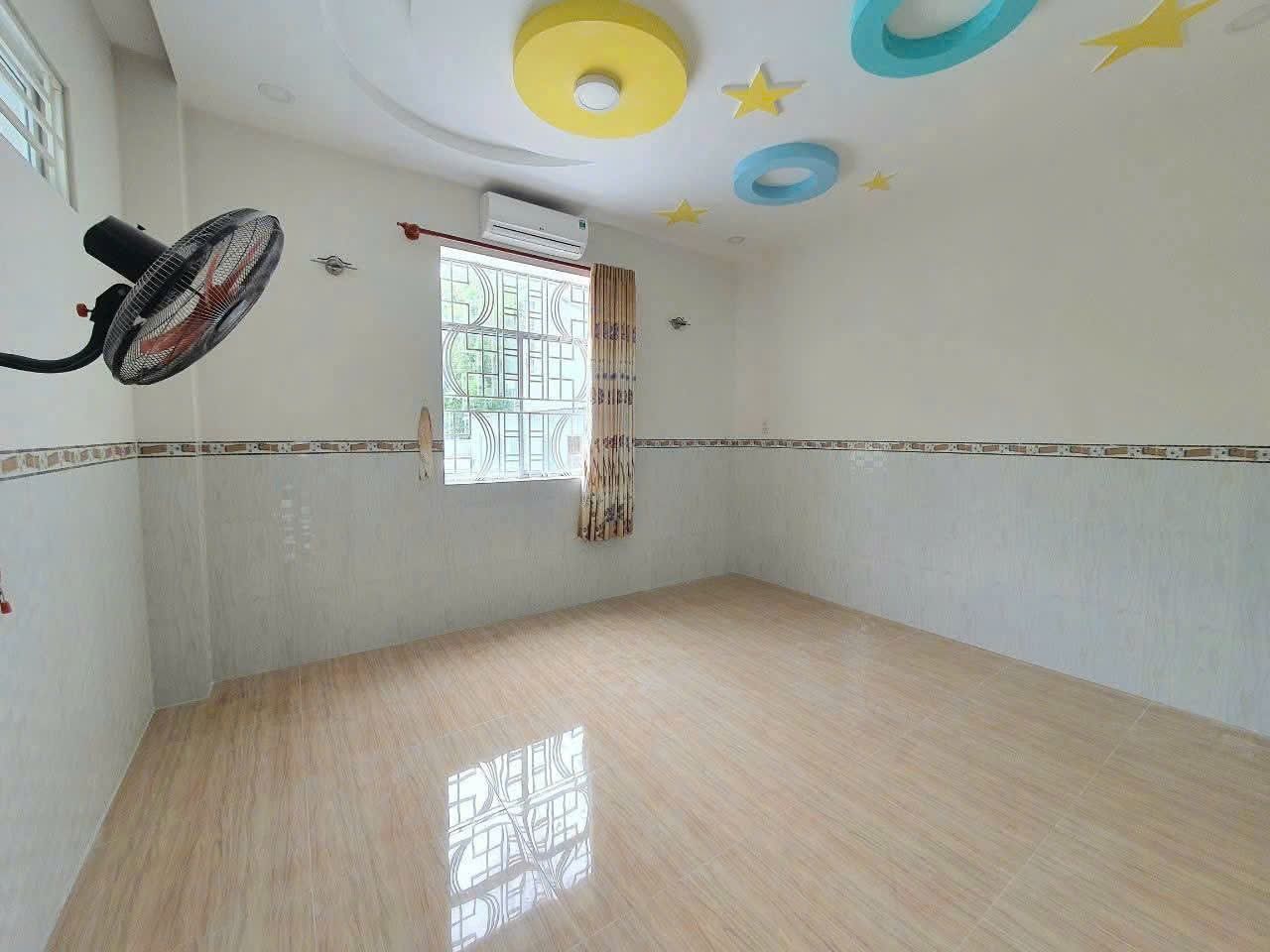  44. Nhà 12,5 triêụ 2 góc mặt tiền khu dân cư 91b 