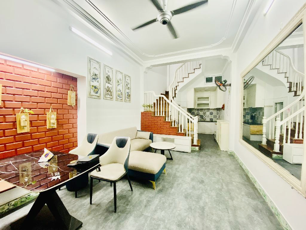  Nhà đẹp full nội thất phố Hoàng Mai, gần phố ngõ thông hàng xóm văn minh 33m2 giá 6.5 tỷ 