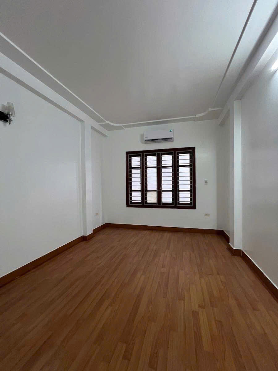  Bán Nhà Xuân Thuỷ - Ngõ Thông - Diện Tích 34m2 4 tầng mặt tiền 3.3m Giá 9.35 tỷ. 